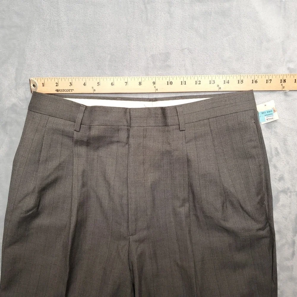 VTG Haggar Pants Mens 34x30 Gray Gentleman Fit Pleated Dress Retro Made In USA